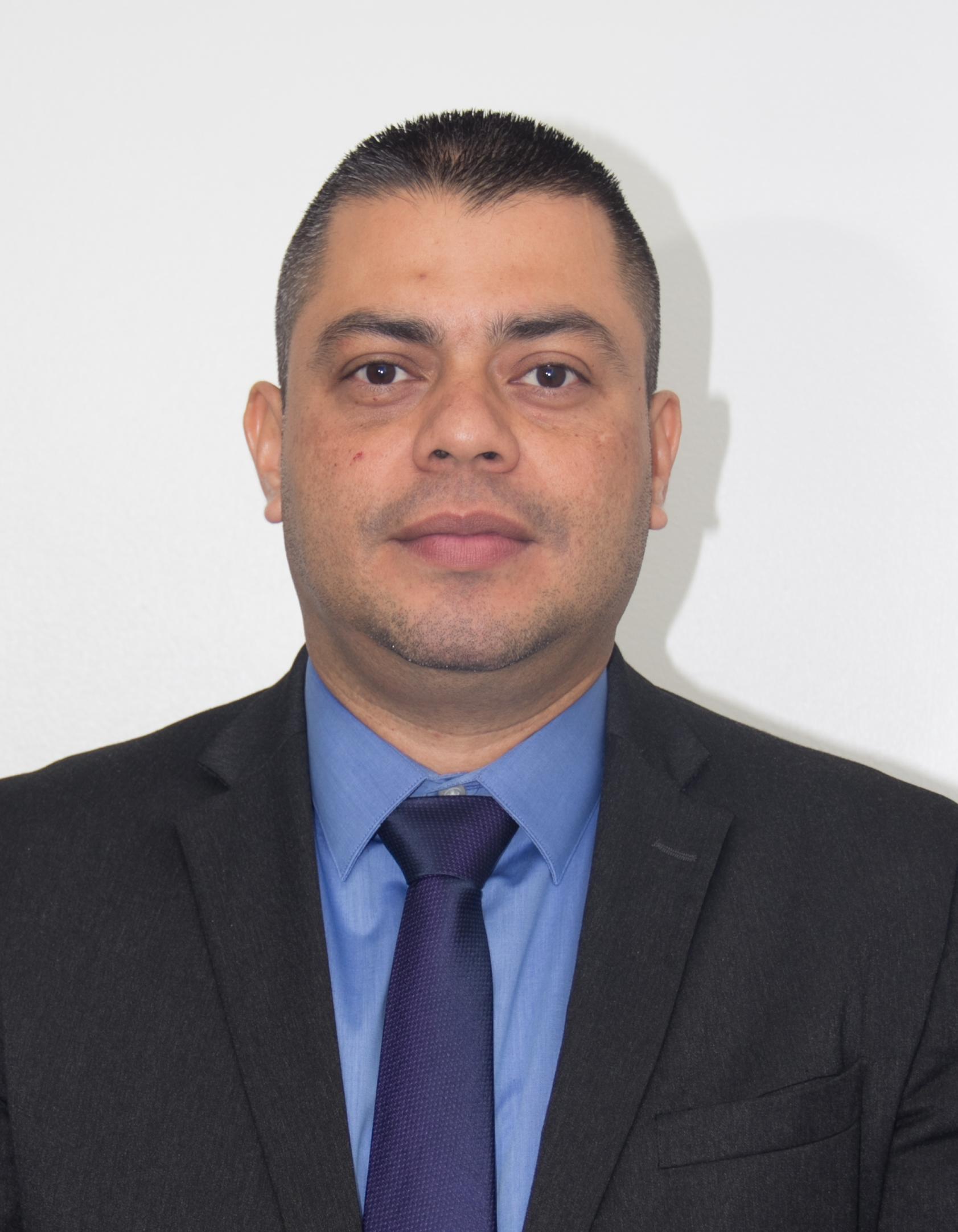 Dr. Ronald Manrique Funes Linares